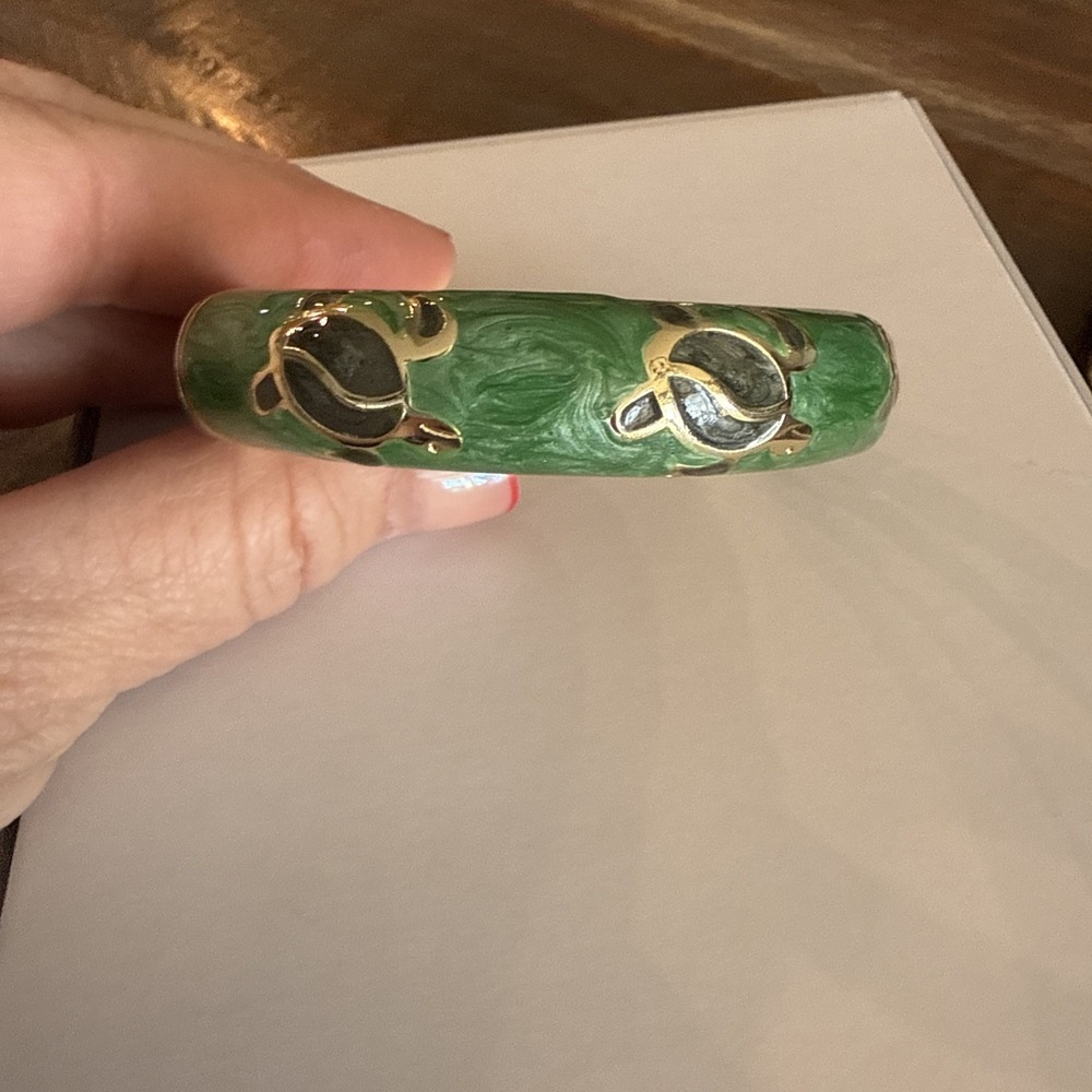 Hawaiian Turtle Enamel Gold Tone Hinged Bangle Bracelet 7.5"